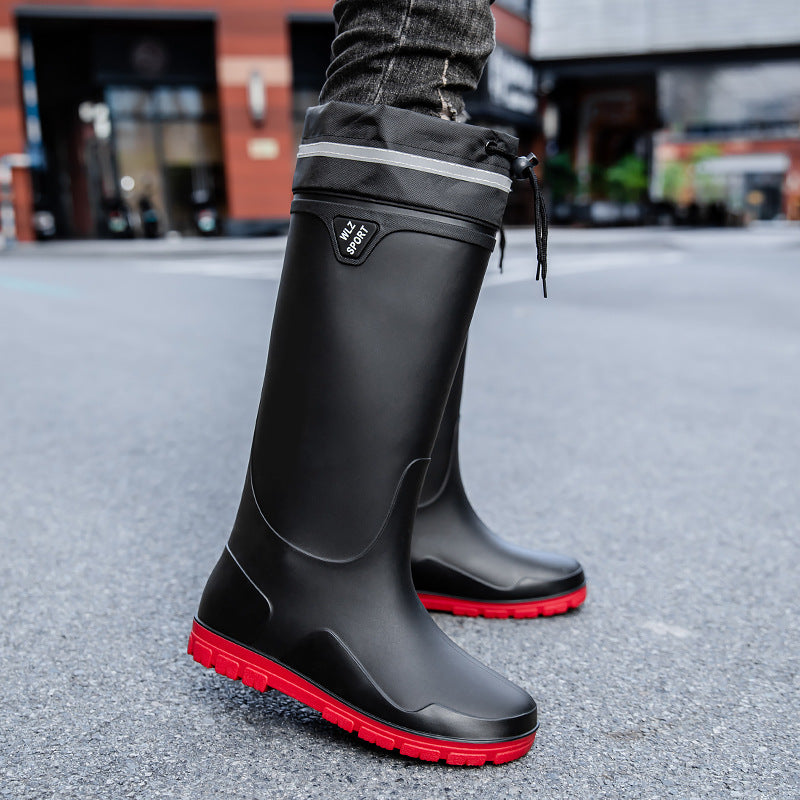 Seitenansicht der mittelhohen wasserdichten Gummistiefel für Herren