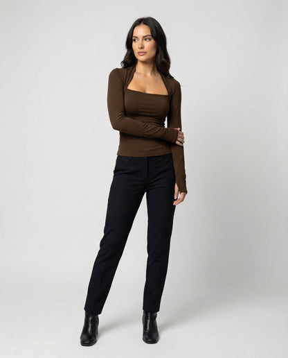 Damen-Oberteil in Schwarz mit langen Ärmeln und schlichtem Design