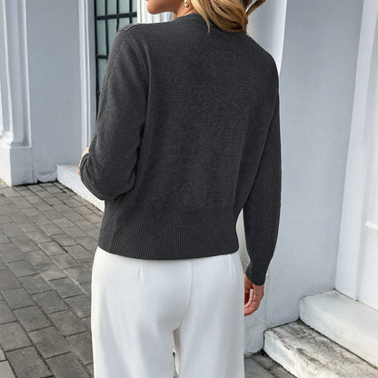 Weiche Strickjacke für Damen mit passendem Seidenschal