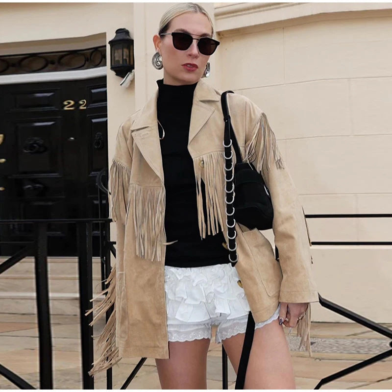 Damen Wildleder-Fransenjacke als lässiges Highlight für stilvolle Outfits