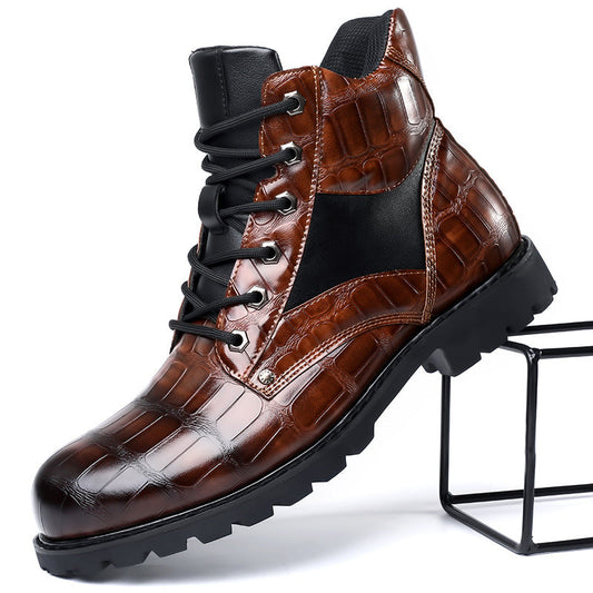 Herrenstiefel mit markanter Krokoprägung in der Seitenansicht