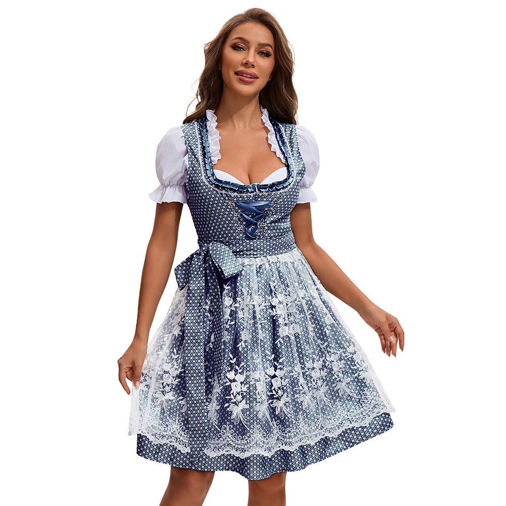 Kurzes Trachtenkleid mit Herzausschnitt und Spitzenschürze