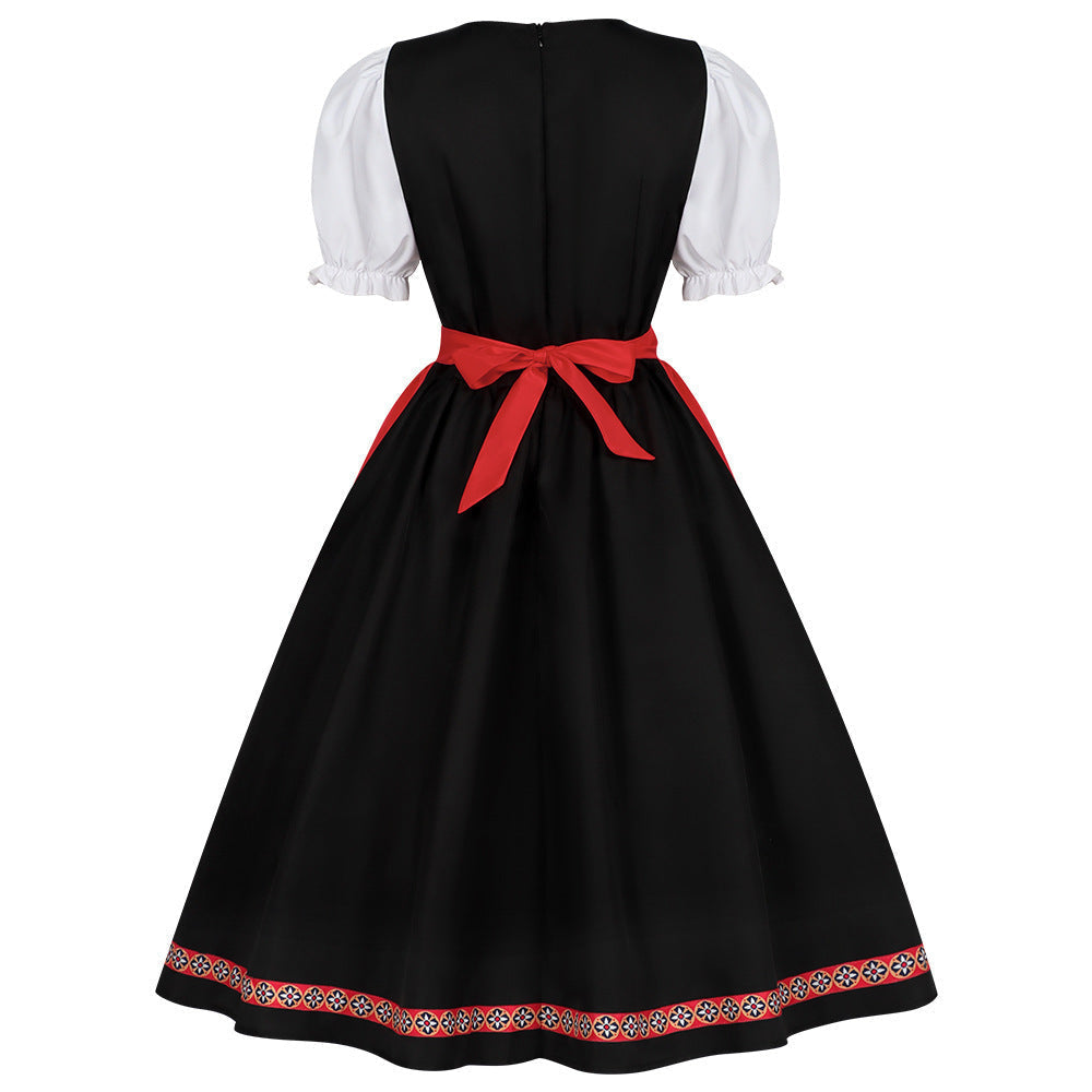Puffärmel des traditionellen Damen-Dirndls in der Nahaufnahme