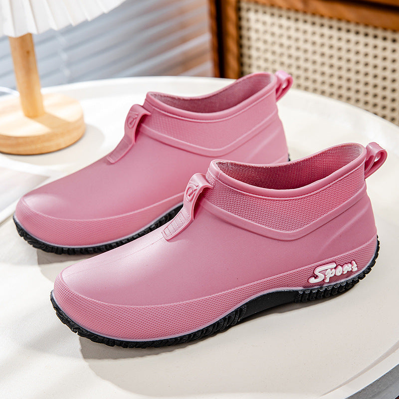Nahaufnahme der Materialstruktur der Damen-Gummistiefel