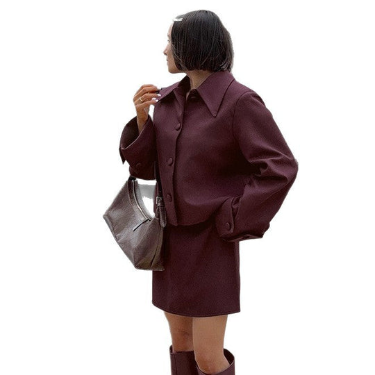 Women's short jacket with a wide cut and elegant button details