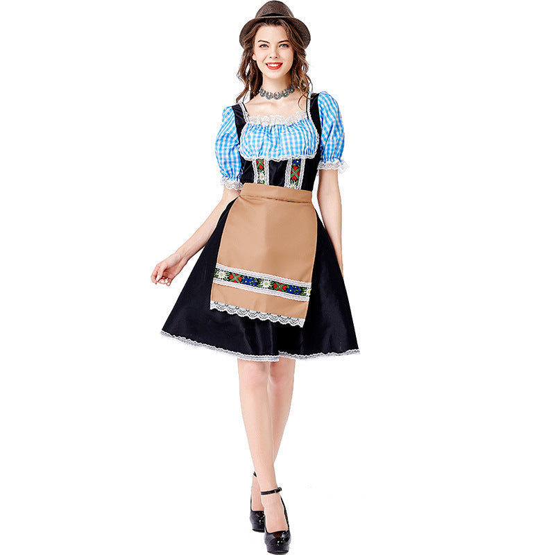 Detailansicht der Carmenbluse am Damen-Dirndl