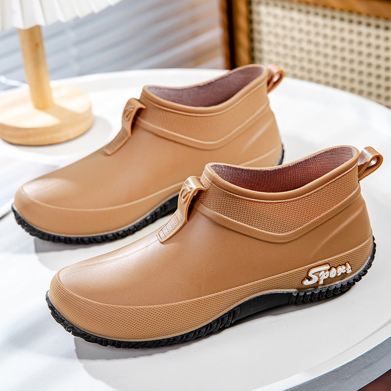 Vorderansicht der Damen-Gummistiefel mit praktischem Design