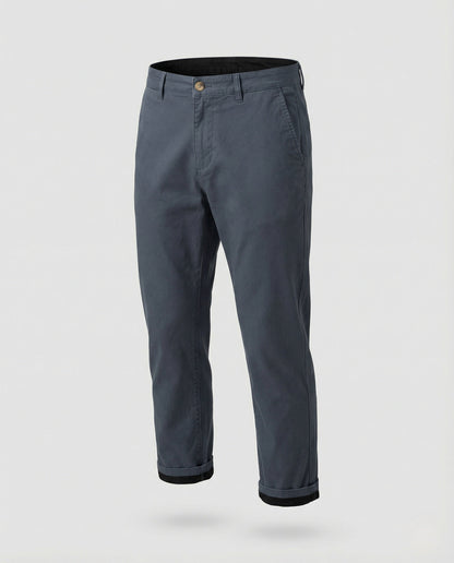 Nahaufnahme des Bunds der gefütterten Herren-Thermo-Chino