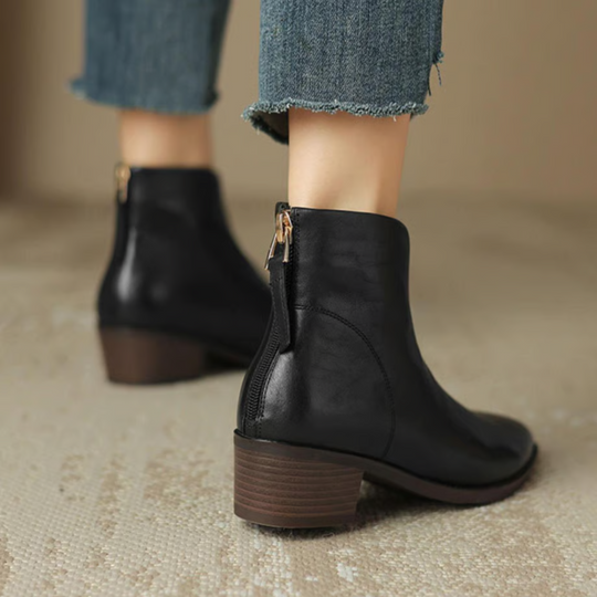 Women's ankle boots with block heel and classic design