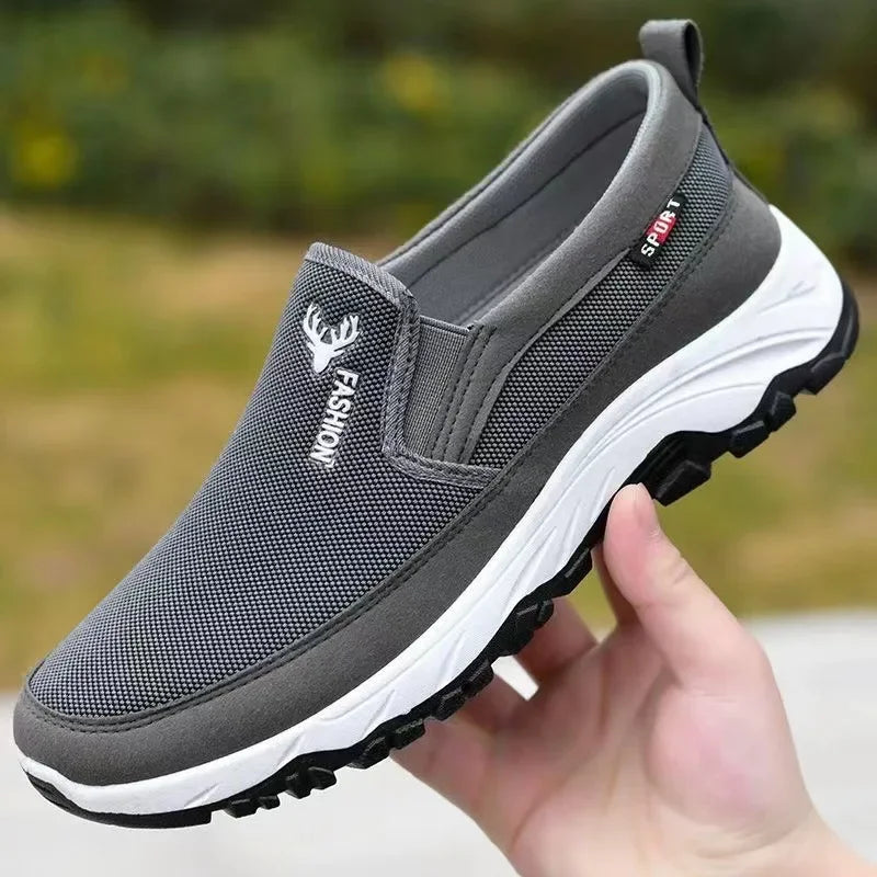 Men's slip-on trainers in breathable mesh with soft cushioned sole