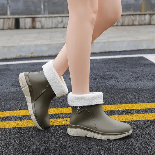 Damen-Kurzschaft-Gummistiefel in der Seitenansicht