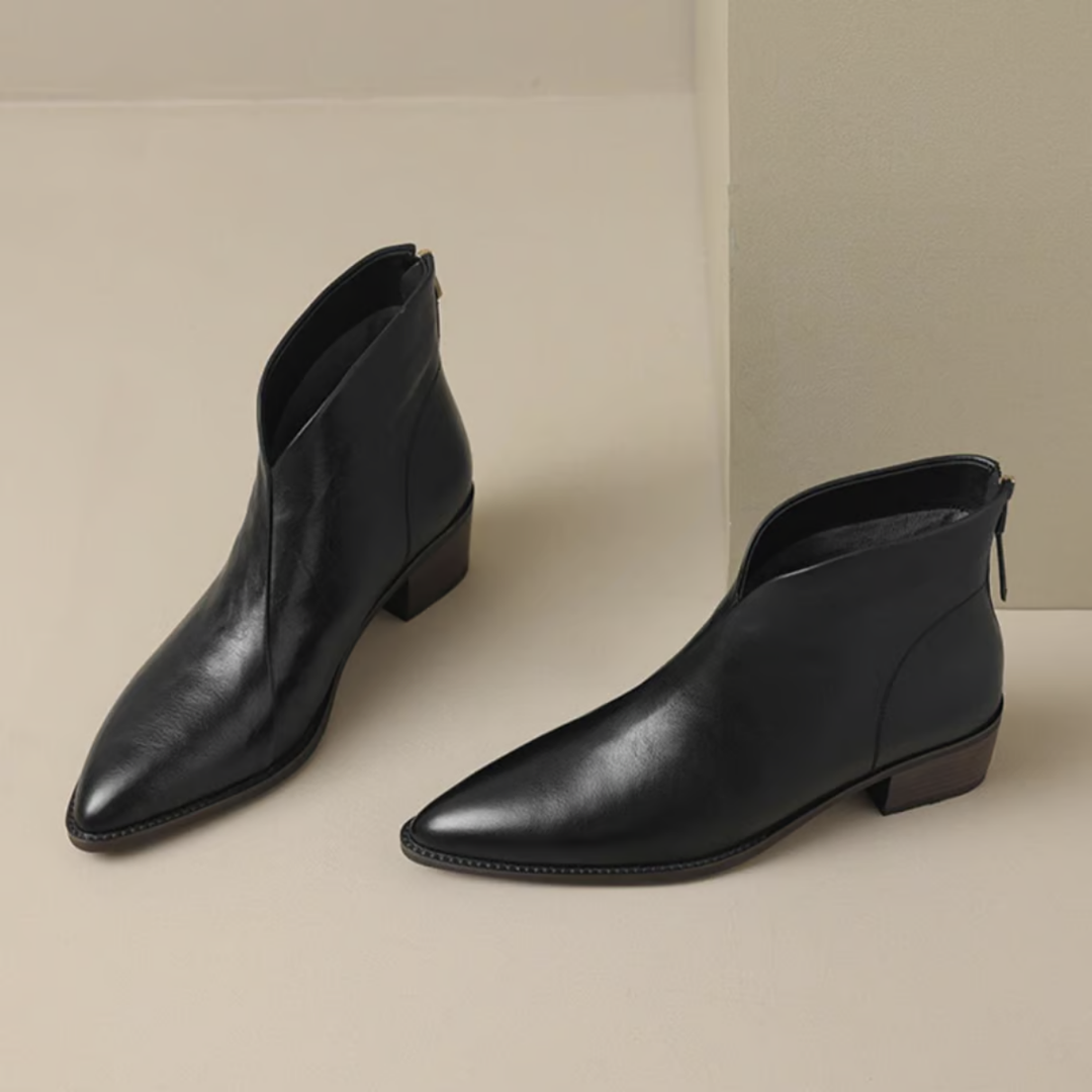 Women's ankle boots with block heel and classic design