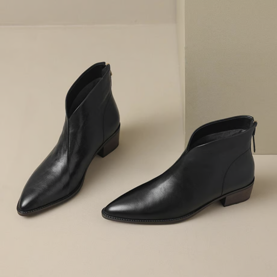 Women's ankle boots with block heel and classic design