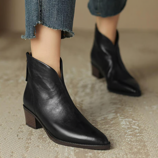 Women's ankle boots with block heel and classic design