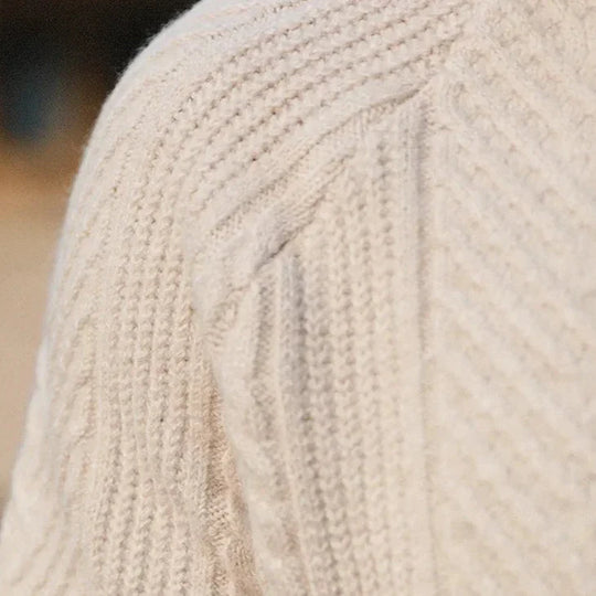 Men's knitted polo shirt with a modern pattern