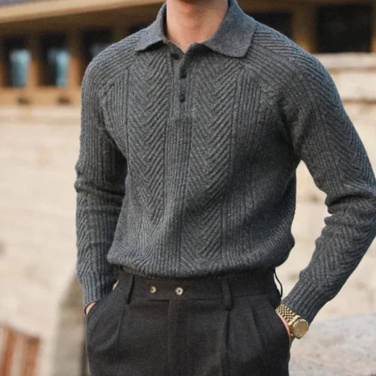 Men's knitted polo shirt with a modern pattern