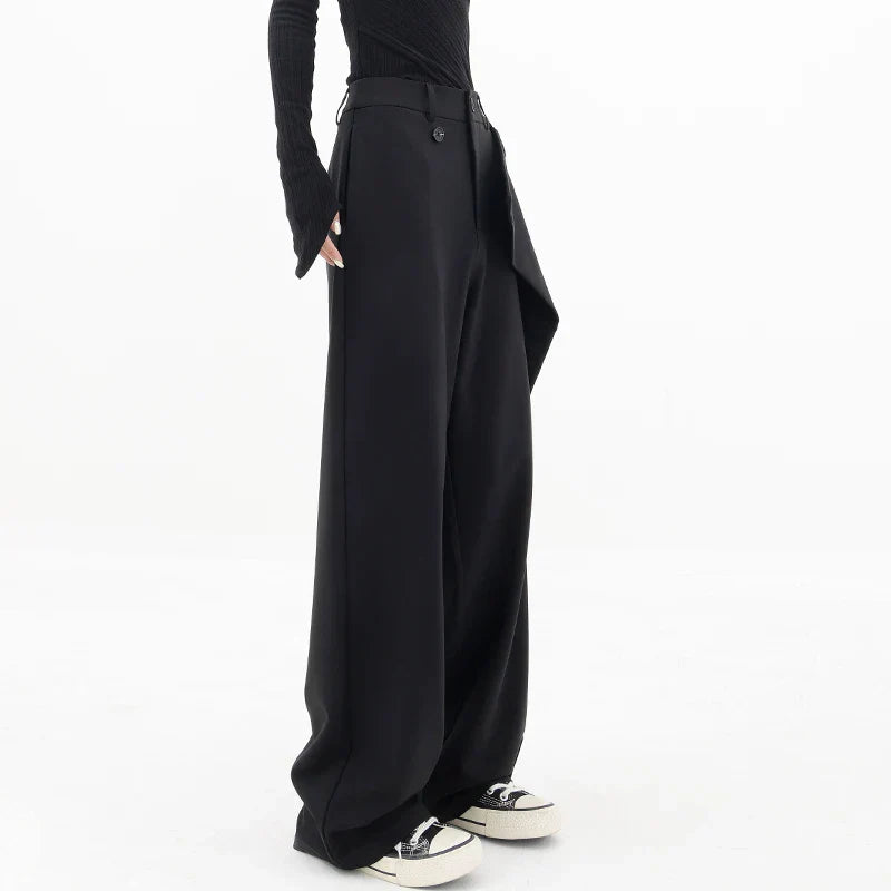 Women's casual trousers with a modern cut
