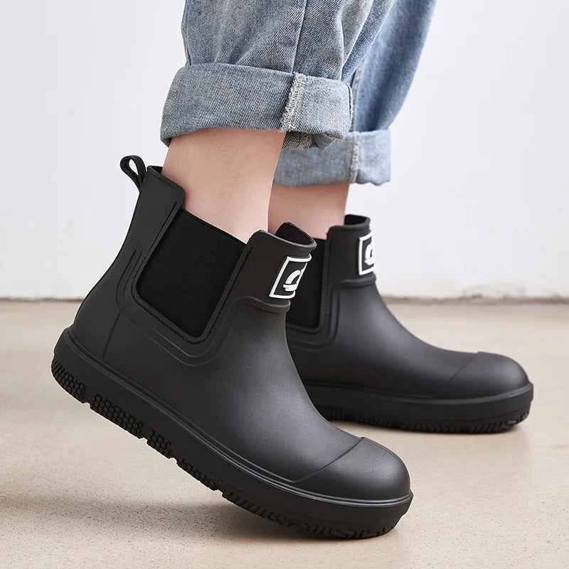 Seitliche Ansicht der Damen-Gummistiefel aus langlebigem Gummi