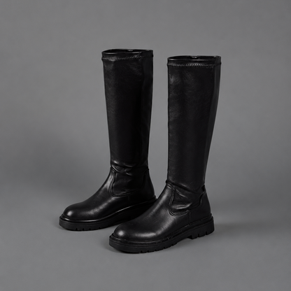 Damenstiefel in Wadenhöhe mit spitzer Zehenpartie, Ansicht von vorn