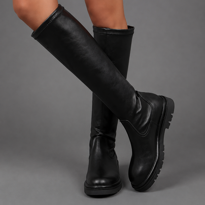 Damenstiefel in Wadenhöhe mit spitzer Zehenpartie, Rückansicht