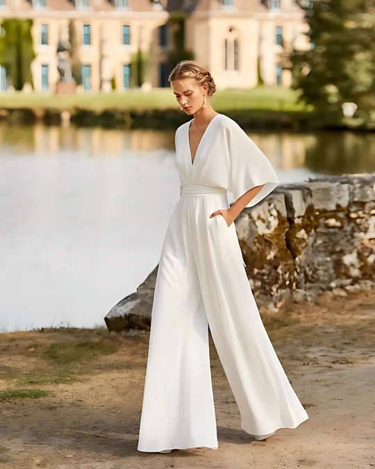 Women's jumpsuit with wide legs and elegant silhouette
