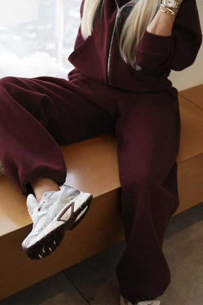 Detailansicht des Reißverschlusses am Damen-Sweatshirt