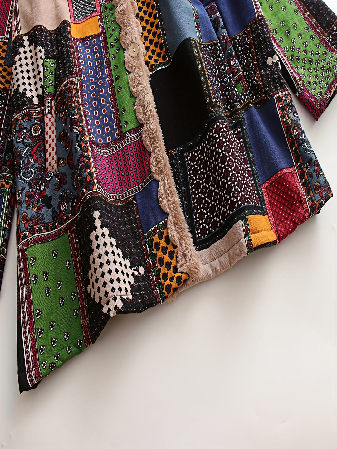 Trendy winter jacket with hood for women