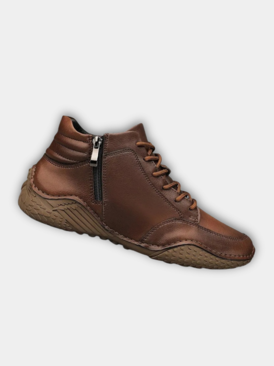 Robuste Herren-Lederstiefel aus kräftigem Leder in der Gesamtansicht