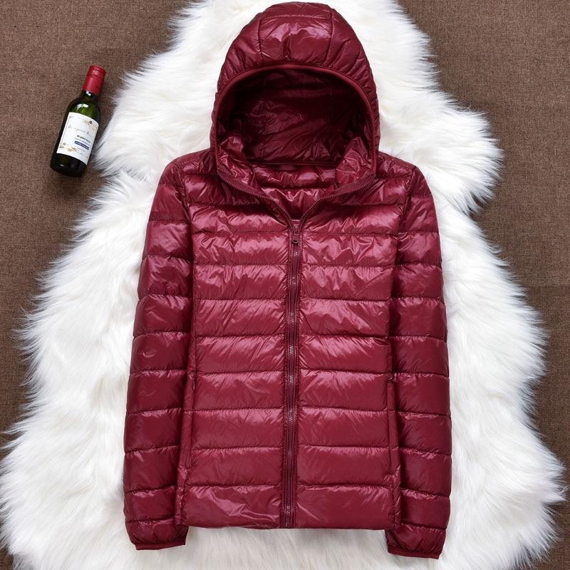 Women's down jacket with hood and classic design 
