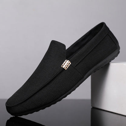 Seitliche Ansicht bequemer Slip-On-Schuhe für Herren