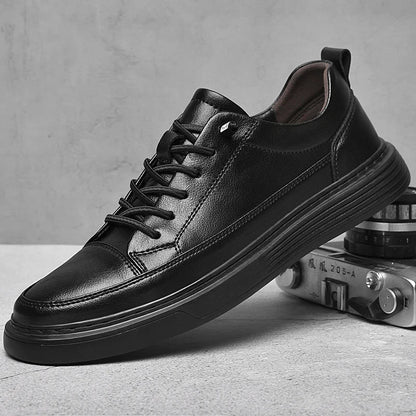 Flacher Sneaker für Herren mit Schnürung