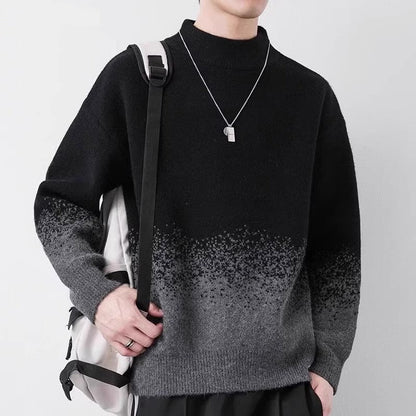 Detailansicht des groben Strickmusters am Herrenpullover mit Farbverlauf