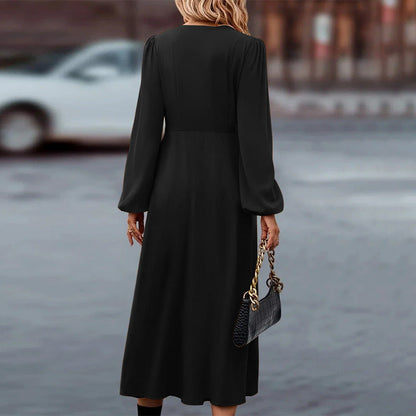 Damenkleid mit Knopfleiste als vielseitiges Outfit für Alltag und Anlass