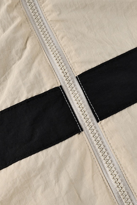 Damenjacke mit Stehkragen aus seitlicher Ansicht