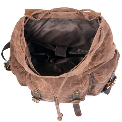 Geräumiger Canvas-Rucksack mit Seitentaschen