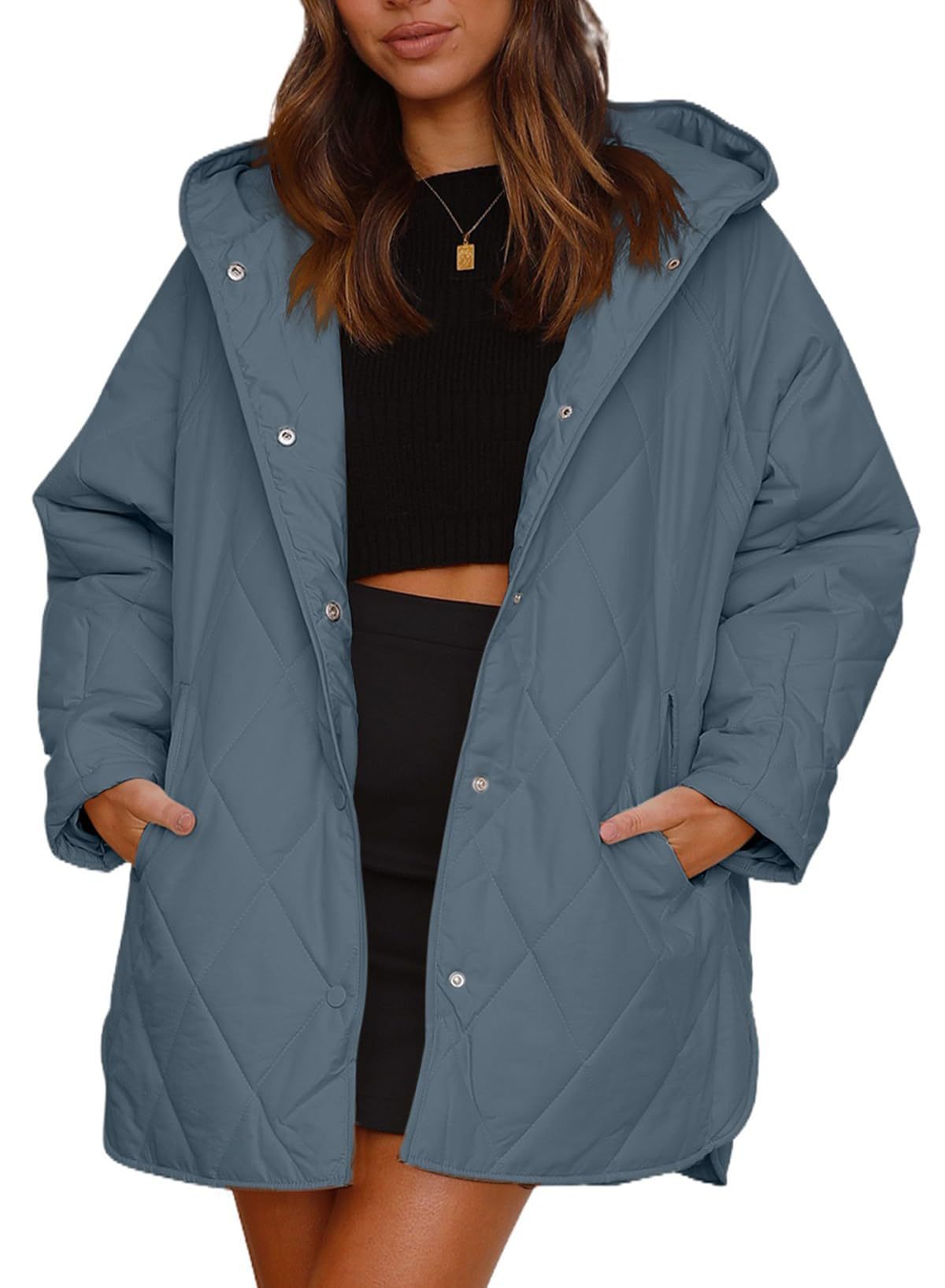 Frontansicht einer Damen-Steppjacke mit Kapuze