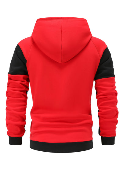 Detailansicht der Kapuze an der sportlichen Herrenjacke