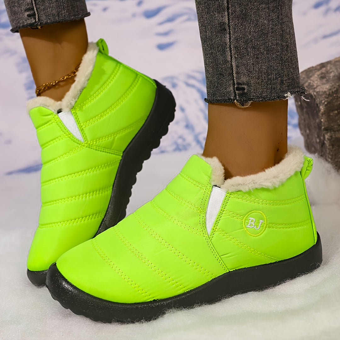 Lined slip-on snow boots with profiled sole for women