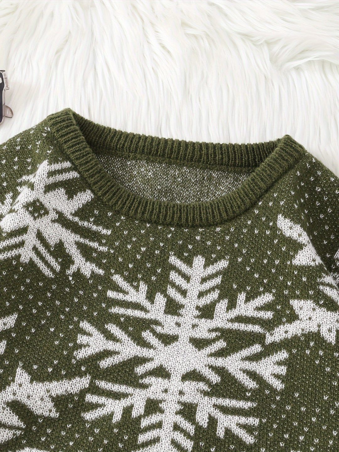Christmas sweater with snowflake pattern for men