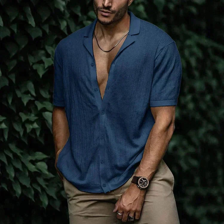 Fabric detail of the men's short sleeve revere collar shirt