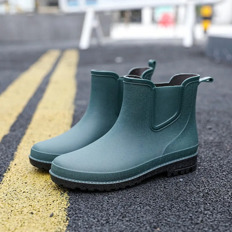 Detailansicht der schwarzen wasserdichten Gummistiefel für Herren