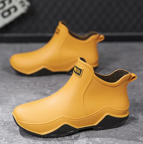 Paar wasserdichter Gummistiefel für Damen in klassischer Form