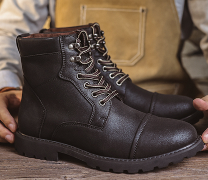 Herrenstiefel aus braunem Leder mit robuster Sohle und Schnürung