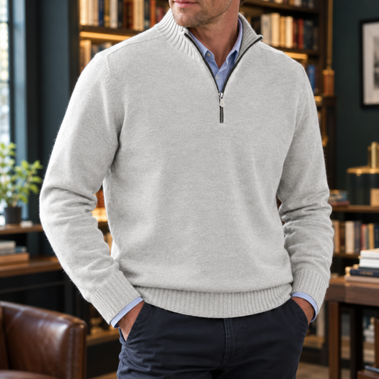 Herren-Rippstrickpullover mit Viertelreißverschluss in der Vorderansicht