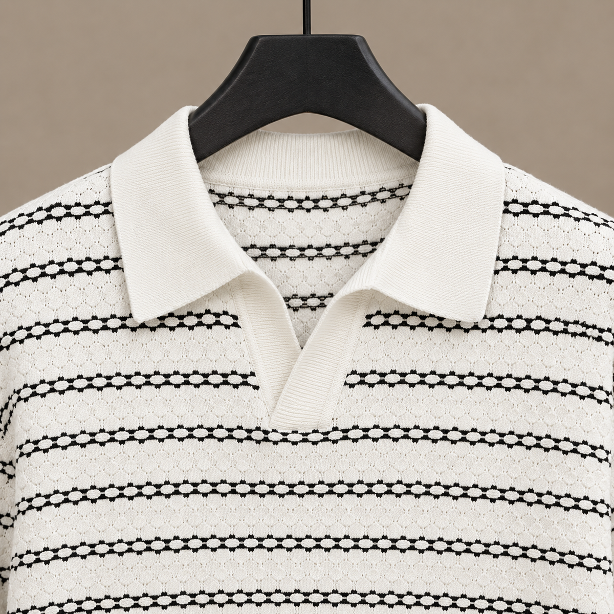 Damen-Strickpoloshirt mit klassischem Polokragen und V-Ausschnitt