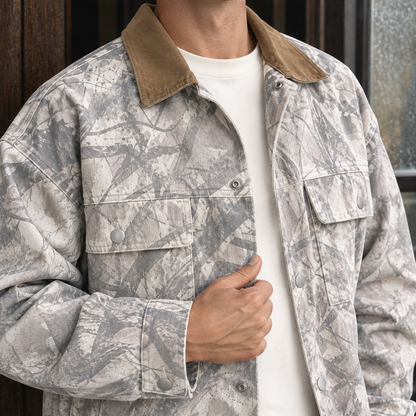 Lässige Camouflage-Jeansjacke für Damen in entspannter Passform