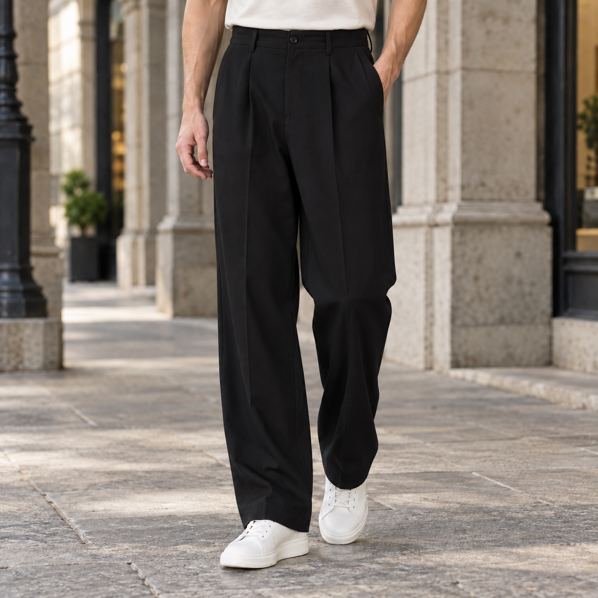 Damenhose Relaxed Fit mit Bundfalten, Rückansicht