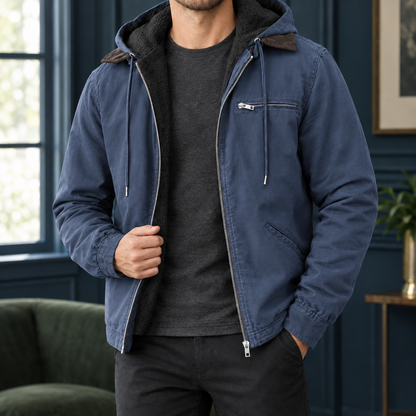 Detailansicht der Kapuze und des Reißverschlusses der Damenjacke