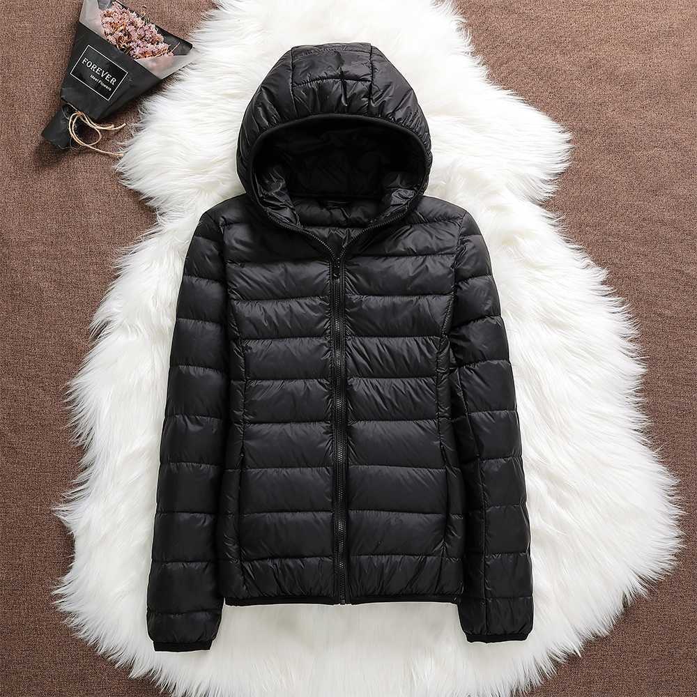 Women's down jacket with hood and classic design 