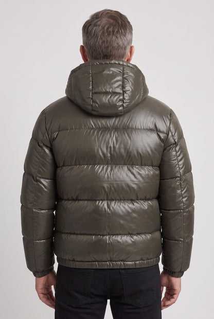 Detailansicht der Kapuze und Steppung der Herrenjacke